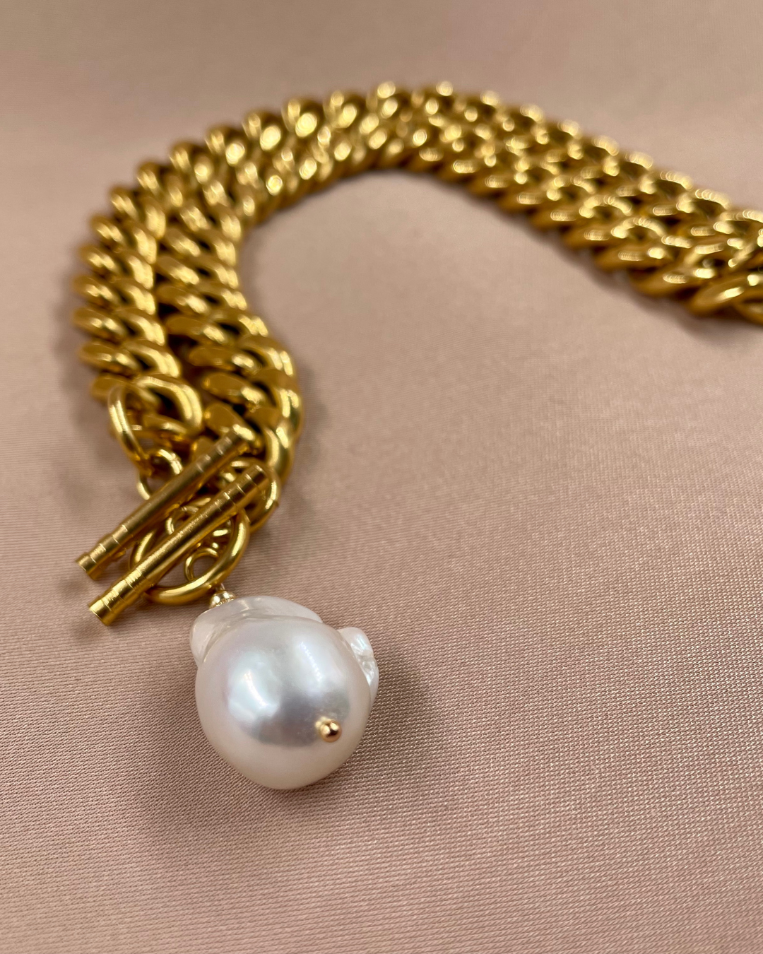 Transformable chain HELENA