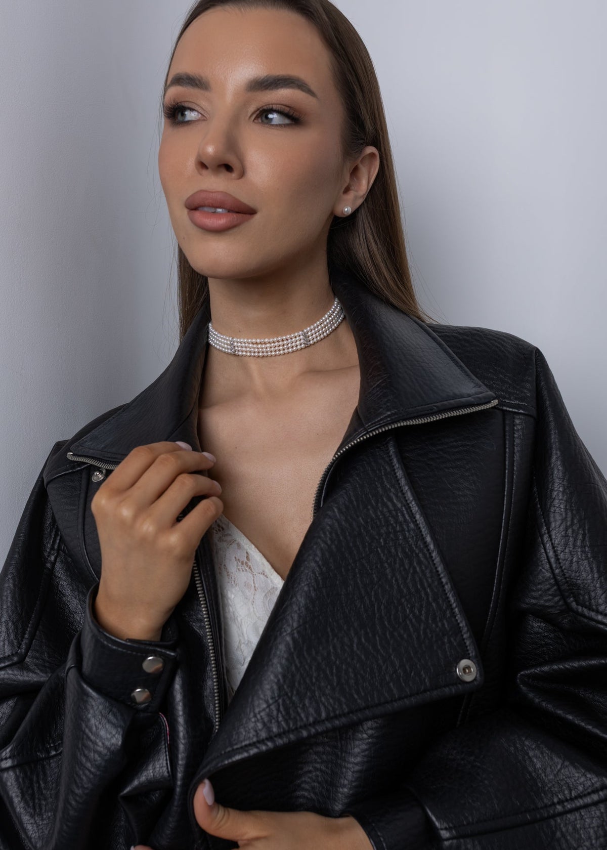 Elegantiškas natūralių perlų chokeris
